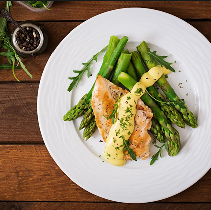 Pan-Seared Chicken Breast with Asparagus and Potatoes
