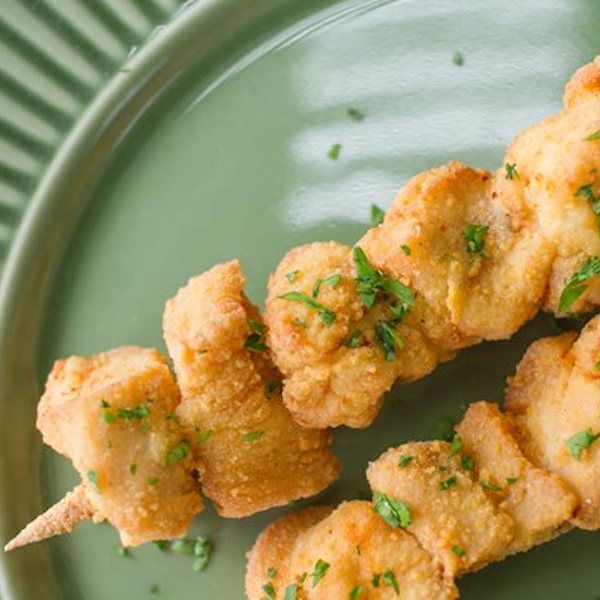 ESPETINHO DE FRANGO À MILANESA