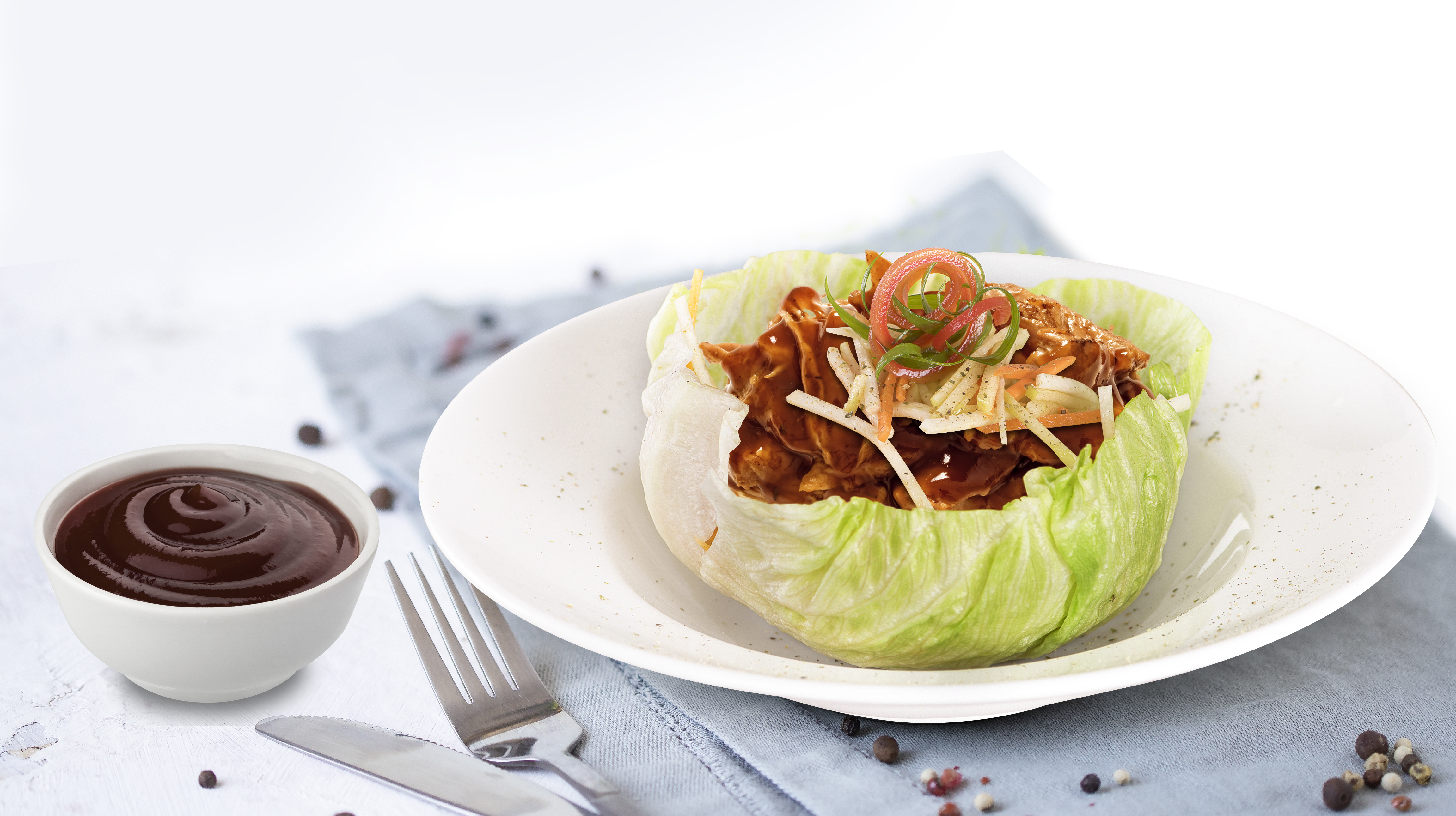 Iceberg de lechuga rostizada y BBQ pulled pork