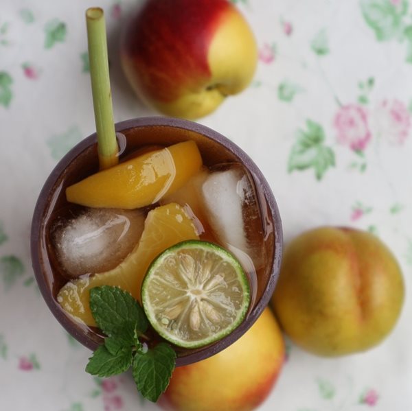 Té frío de frutos amarillos